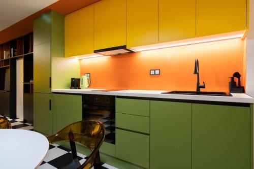 Color Bliss Pagrati Apartment