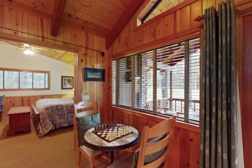 a room with a table and a window in a cabin at Par Paradise in Pinetop