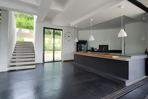 a living room with a counter and a staircase at Descanso total en el mejor clima de Colombia in Anapoima