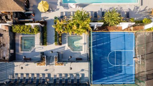 an overhead view of a swimming pool in a building at Best Western Orlando Gateway Hotel in Orlando