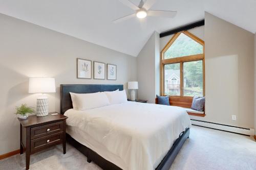 Ένα ή περισσότερα κρεβάτια σε δωμάτιο στο Loon Mountain Condo