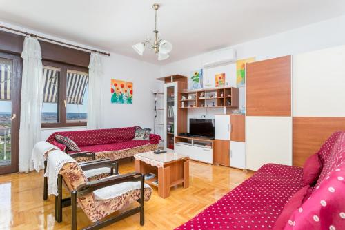 Apartments with parking space Trogir - 9209