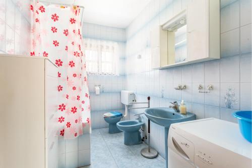 Apartments with parking space Trogir - 9209