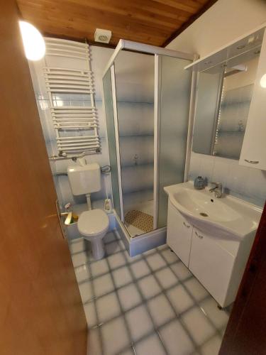 Apartments and rooms with parking space Banjol, Rab - 23468