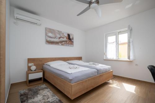 Apartments by the sea Starigrad, Paklenica - 6580
