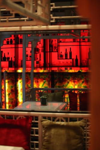 a room with a table and red lights on a wall at Dorsett Shanghai in Shanghai
