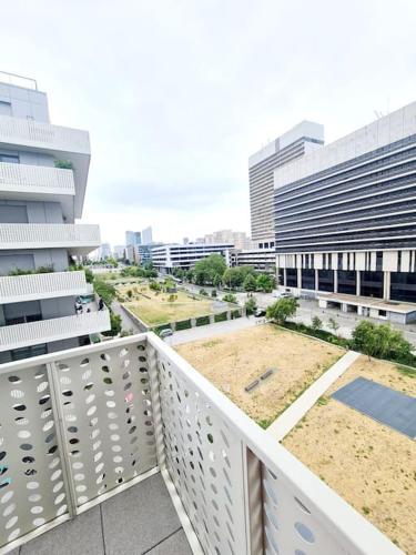 Superbe appartement au pied du RER A et l'Arena