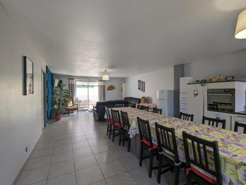 a kitchen and living room with a long table and chairs at Chambre "Étoile Brune" avec Salle d'eau Privative et Petit-Déjeuner Inclus, Neuvy-Saint-Sépulchre - FR-1-591-607 in Neuvy-Saint-Sépulchre