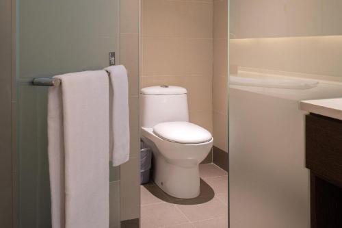 Ένα μπάνιο στο CHECK inn Taipei Xinyi