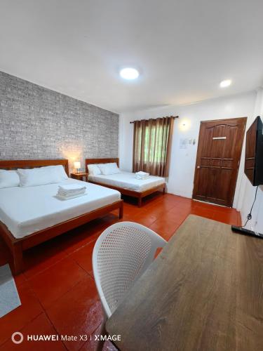 Postel nebo postele na pokoji v ubytování Medellin Seaview Inn