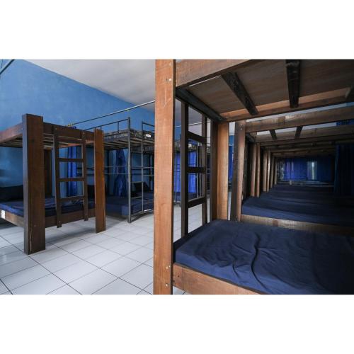 Кровать или кровати в номере Bunk Bed Bali near Sanur Mitra RedDoorz