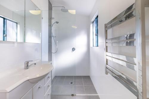 Ένα μπάνιο στο Starfish Lodge, 2-1a Messines St - pet friendly, air con and Wi-Fi