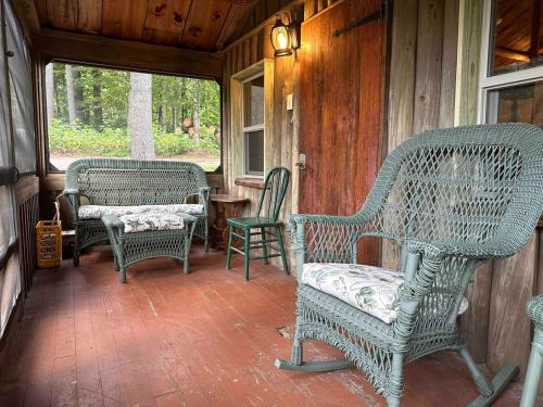 Χώρος καθιστικού στο Toms Cabin On Lake Christopher