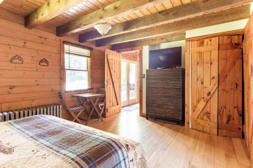 a bedroom with a bed in a wooden room at Roscoe Retreat in Roscoe