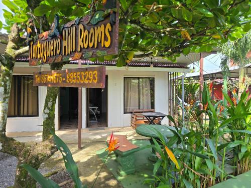 Imagine din galeria proprietății Tortuguero Hill Rooms în Tortuguero