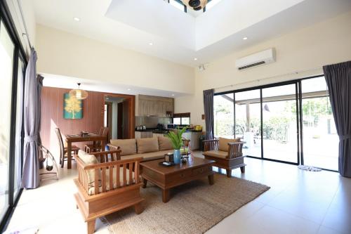 Posezení v ubytování Ozone Villa Phuket