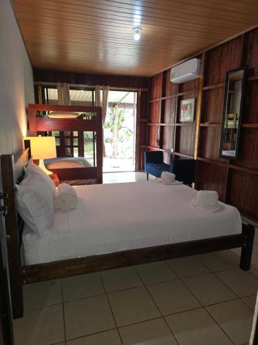 Imagine din galeria proprietății Tortuguero Hill Rooms în Tortuguero