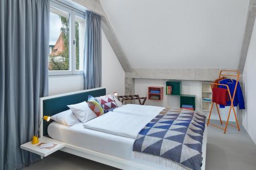 a bedroom with a bed and a window at Engelwirt Hotel & Apartments in Berching
