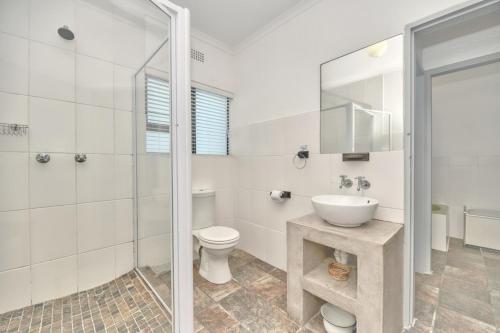 Bilik mandi di Potties House In Arniston