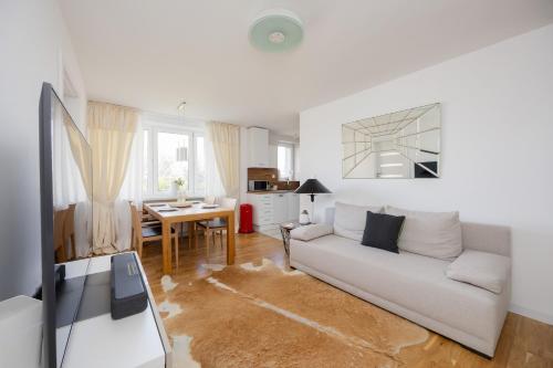 Bright Two-Bedroom Apartment by Noclegi Renters