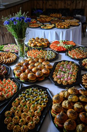 Makanan di atau berdekatan rumah tamu ini