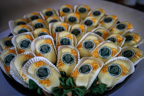 Makanan di atau berdekatan rumah tamu ini