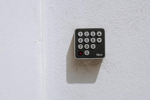 a remote control attached to a white wall at Infinito Bianco in Polignano a Mare