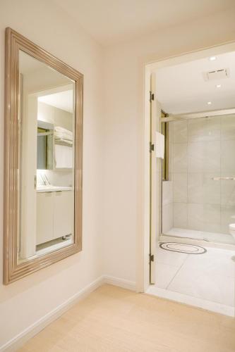 Ένα μπάνιο στο Shanghai Sunshine House - family friendly suite - near the Bund & Yu Garden