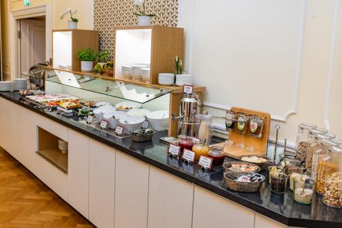 Comida en o cerca de este hotel