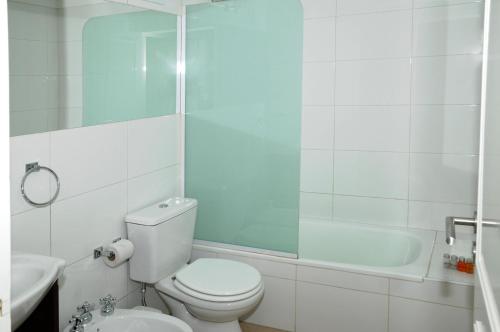Kylpyhuone majoituspaikassa Soltigua Apart Hotel Mendoza