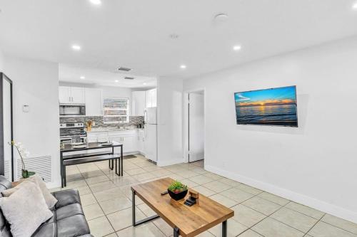 a living room with a couch and a table at Hollywood Vacation In Perfect Beach Location Ha01 in Hollywood