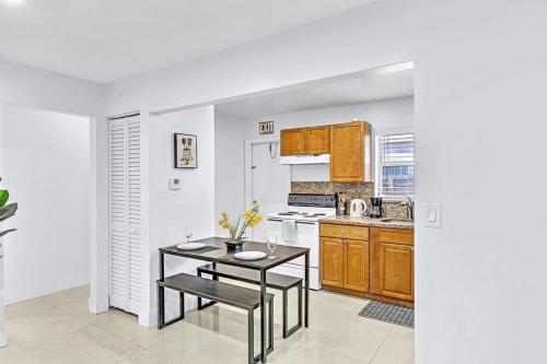 a kitchen with a table with two chairs and a table at Hollywood 2 Bdrm New Furnished Beach Vacation Lb2 in Hollywood