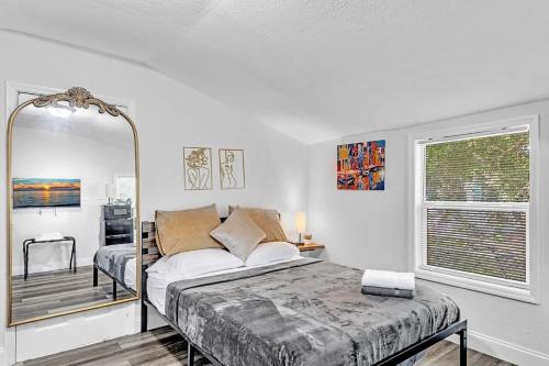 a bedroom with a bed and a mirror at Boutique Vacation Studio - Beach, Mall, Casino Hn2 in Hallandale Beach