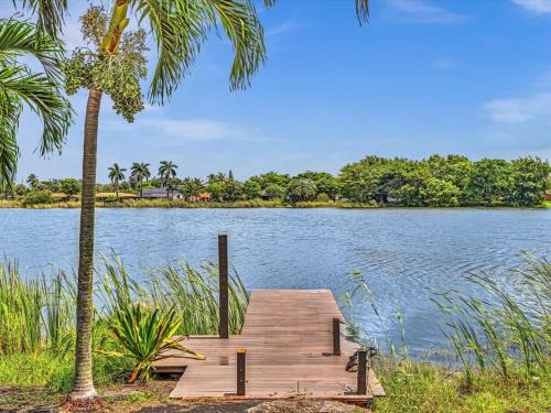 Gallery image of Charming 2br Lakefront Cottage In Davie Near Beach in Davie