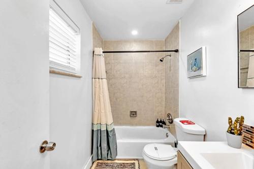 a bathroom with a tub and a toilet and a sink at New 2 Bed Studio Close To Beach & Casino Ha04 in Hollywood