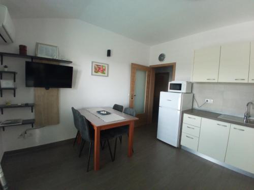 Kuchyň nebo kuchyňský kout v ubytování Villa Luce Apartment House