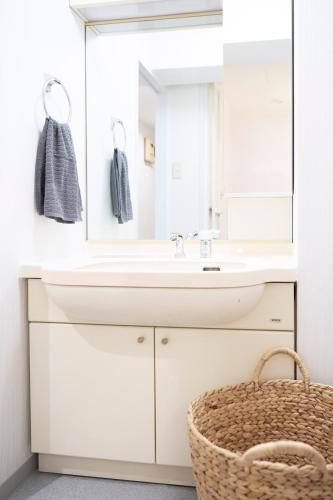 Central Shinjuku apartment with beautiful city view 3stops to Shibuya