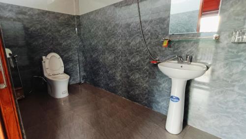 Bilik mandi di GiangTien Homestay ThacBa - Bungalow