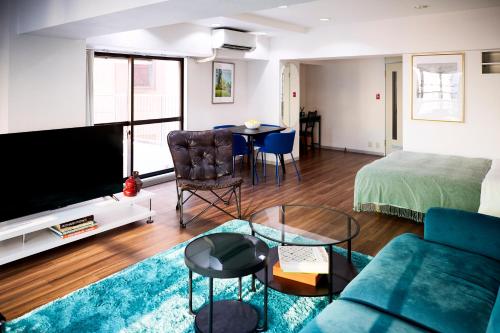 Central Shinjuku apartment with beautiful city view 3stops to Shibuya