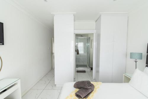 Ένα μπάνιο στο Dolphins View Luxury Apartment