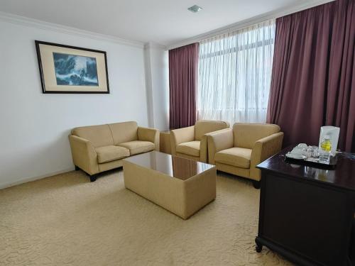 The Putra Regency Hotelにあるシーティングエリア