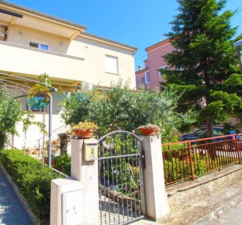 Apartment Ljiljana 2348