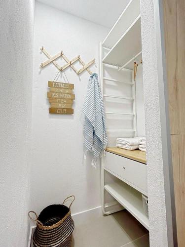 a walk in closet with a white cabinet and a basket at D'Sal y Arena in Breña Baja