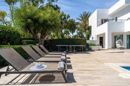 HERMOSA VILLA en MARBELLA,100 m playa, vistas al mar, piscina privada