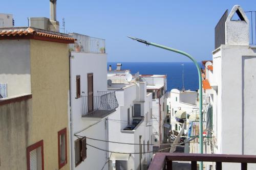 a group of buildings with the ocean in the background at Peschici Central Room - vista mare in Peschici