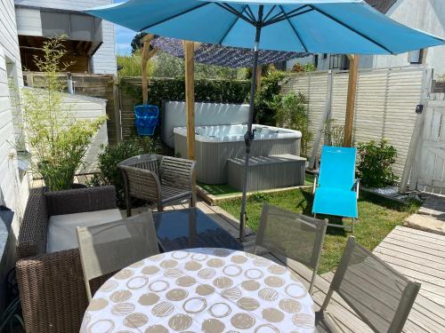 Vannes centre , maison 2 chambres avec jardin,SPA