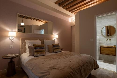 Paris Historic Center Marais up to 7 people & AC
