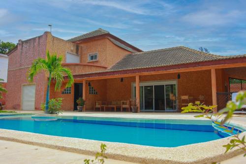 Fotografie z fotogalerie ubytování Villa avec piscine à 1 minutes de la mer v destinaci Sali Nianiaral