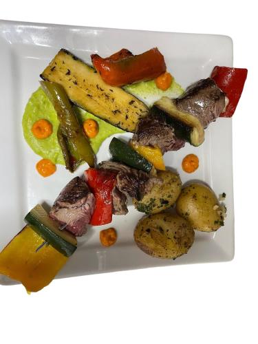 Makanan di atau berdekatan hotel
