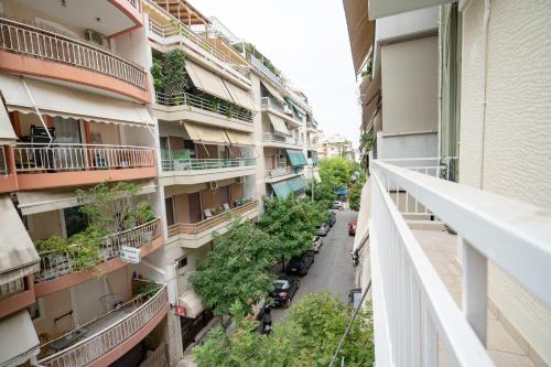 Athens central train station flat for 4 persons